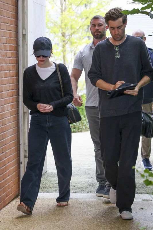 Emma Stone photo 12 of 1455