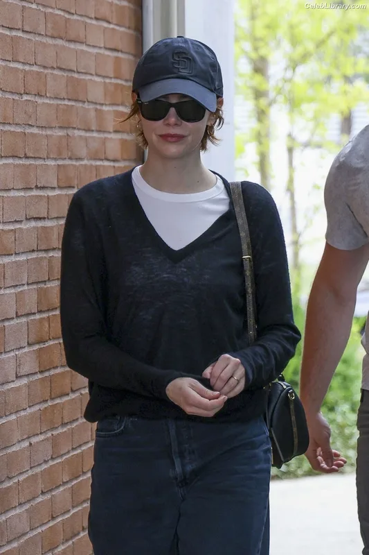 Emma Stone photo 13 of 1455