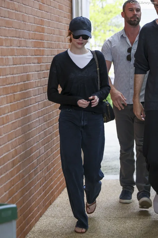 Emma Stone photo 15 of 1455
