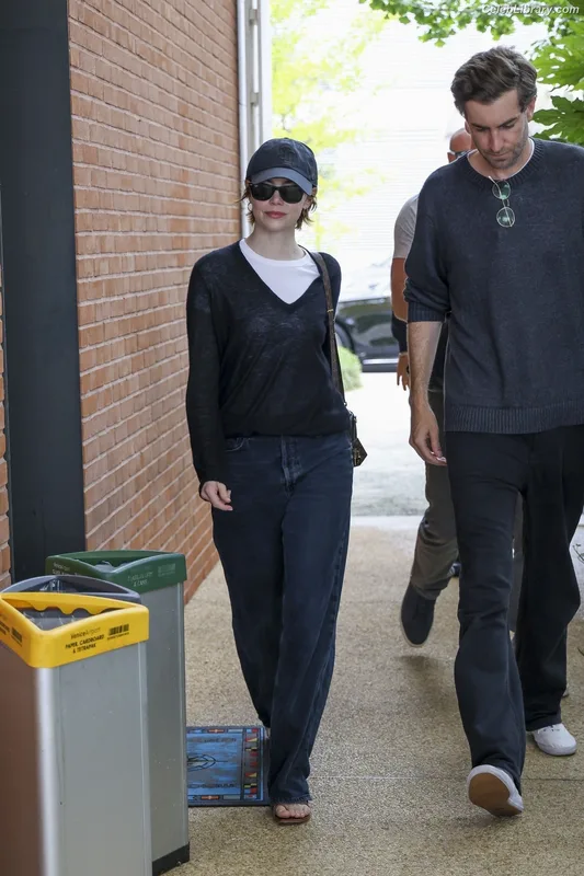 Emma Stone photo 18 of 1455