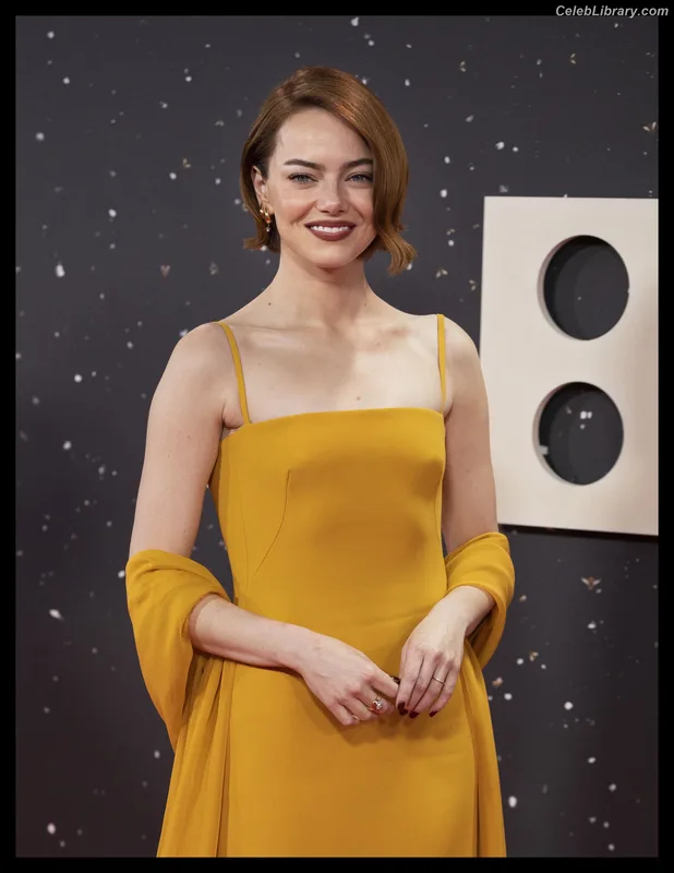 Emma Stone photo 3 of 1455