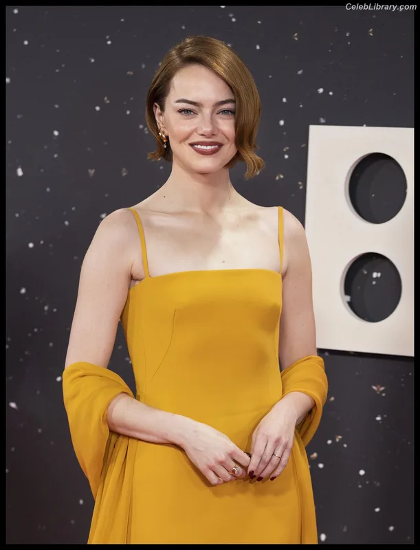 Emma Stone photo 10 of 1455