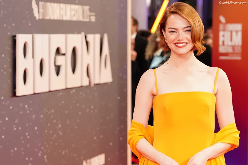 Emma Stone photo 15 of 1455