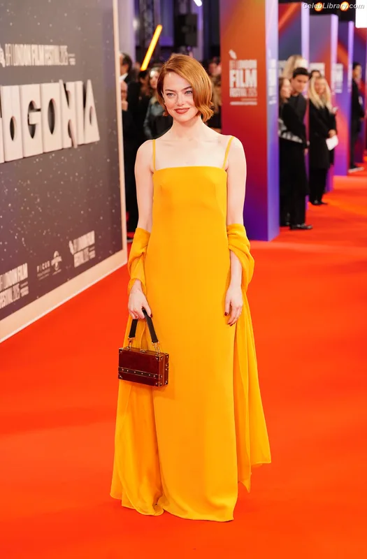 Emma Stone photo 17 of 1455