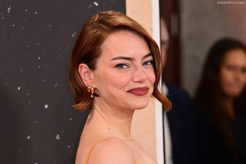 Emma Stone photo 18 of 1455