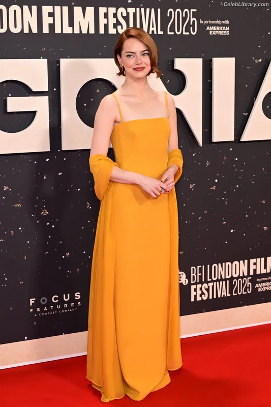 Emma Stone photo 19 of 1455