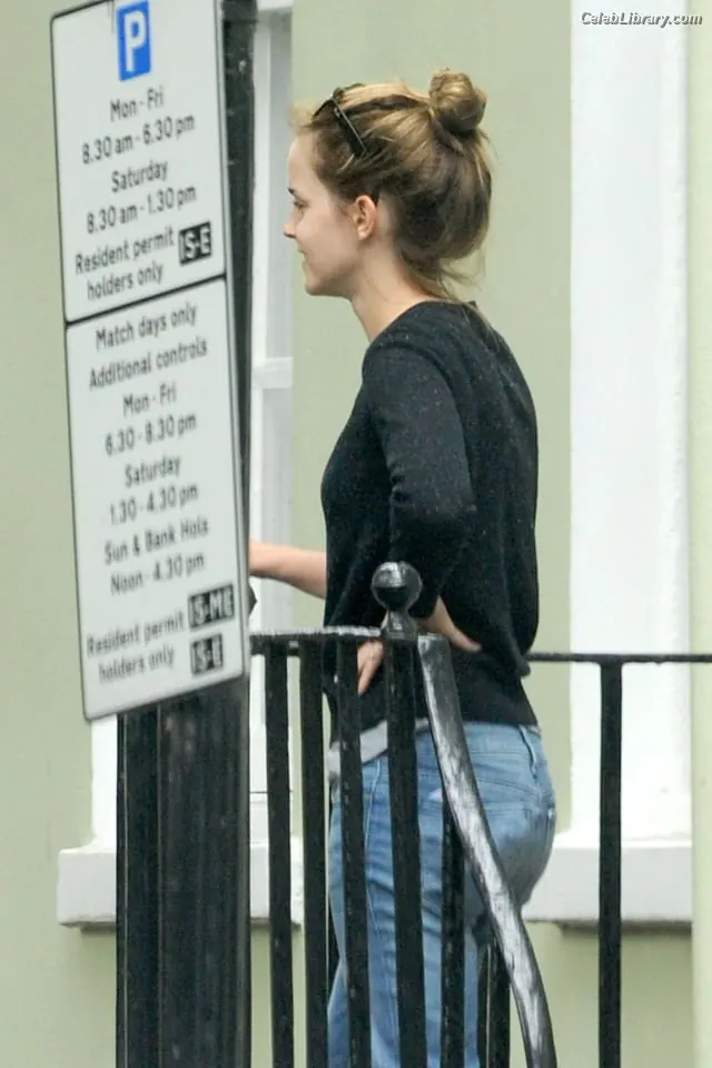 Emma Watson photo 8 of 1920