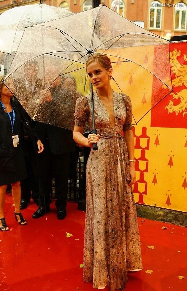 Emma Watson photo 22 of 1920