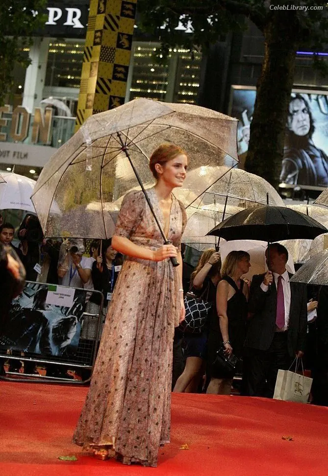 Emma Watson photo 6 of 1920