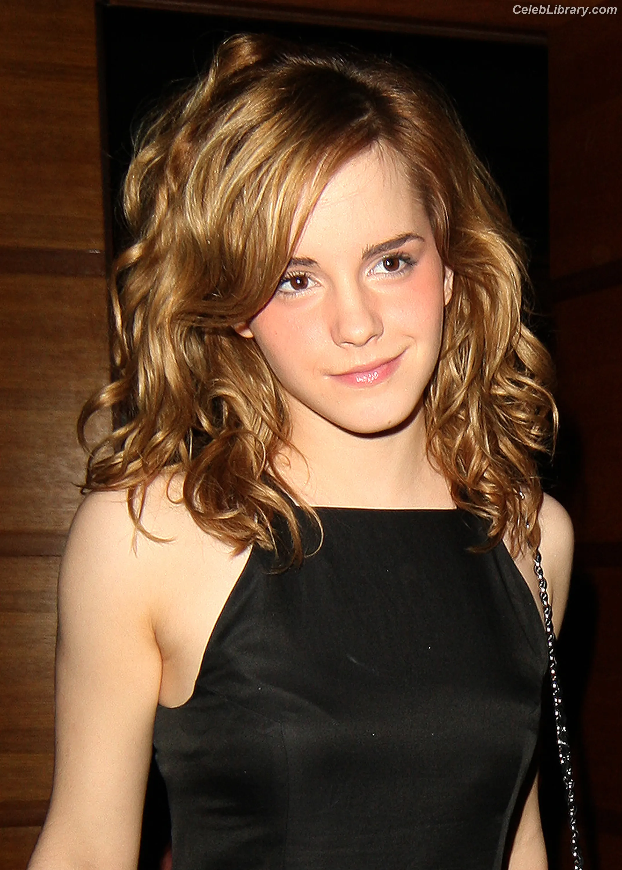 Emma Watson photo 21 of 1920