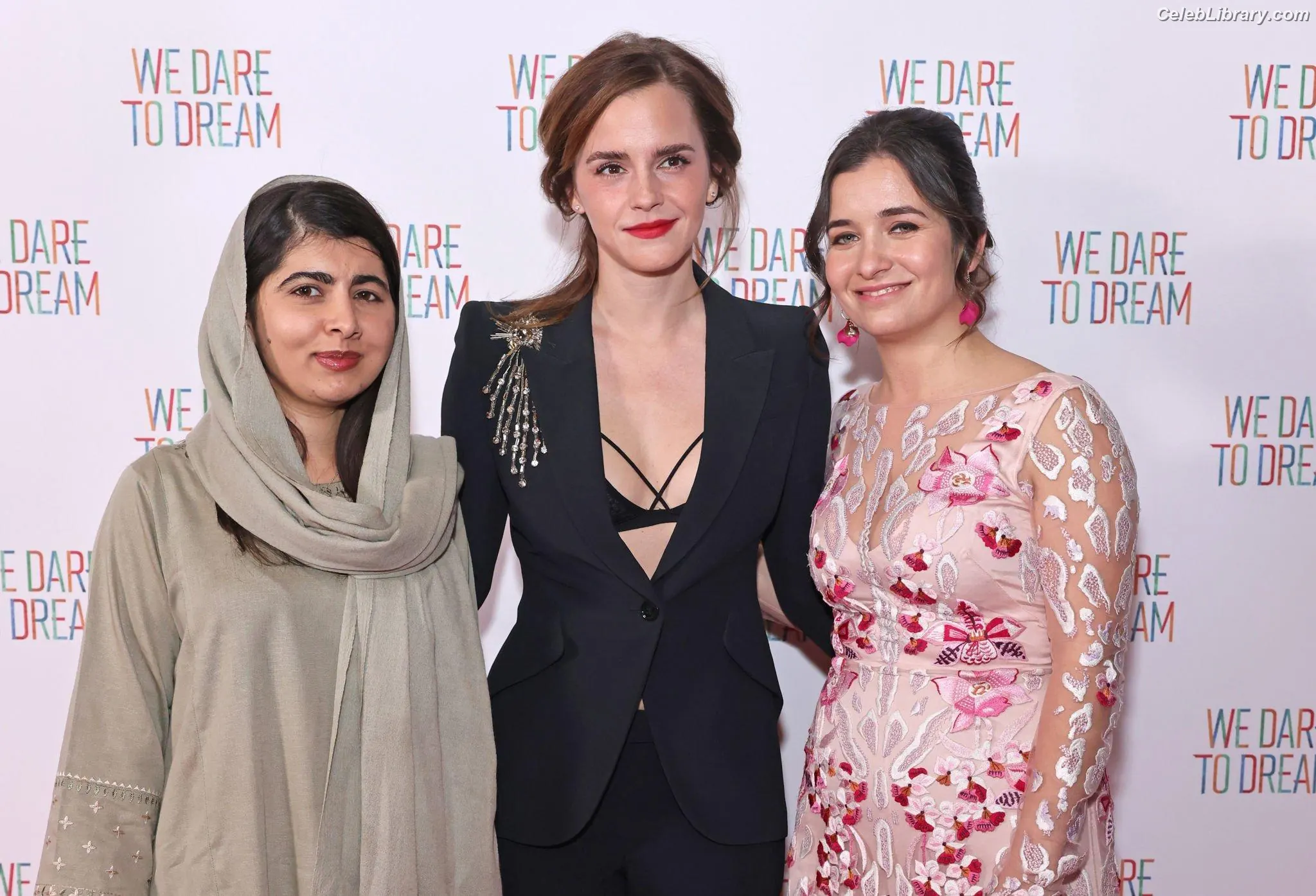 Emma Watson photo 11 of 1920