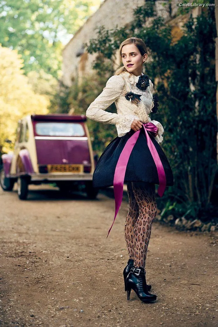 Emma Watson photo 16 of 1920