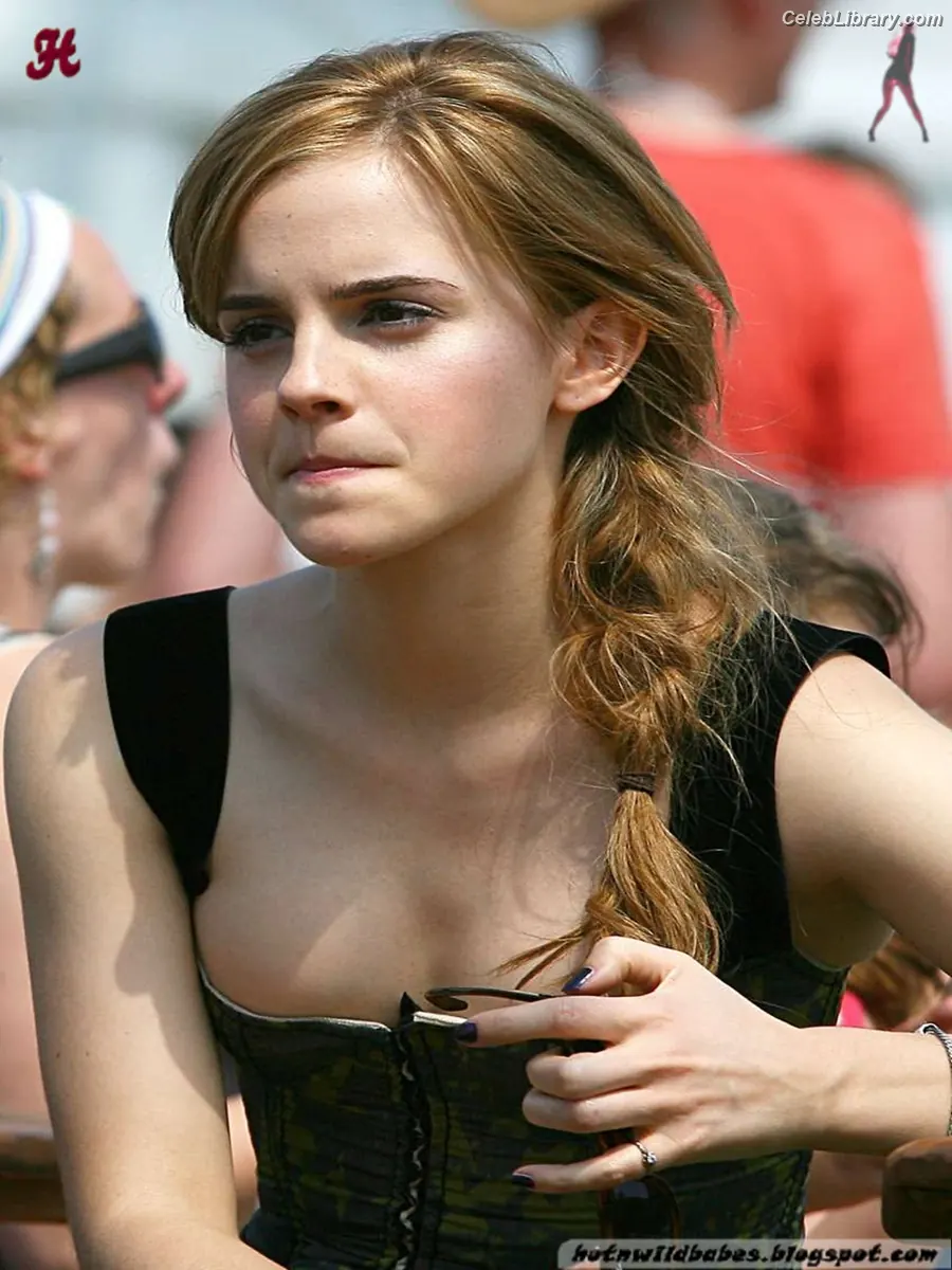 Emma Watson photo 2 of 1920