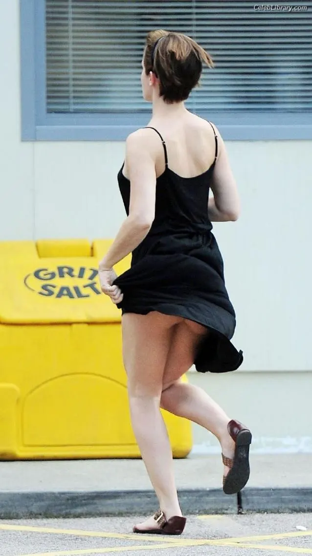 Emma Watson photo 3 of 1920