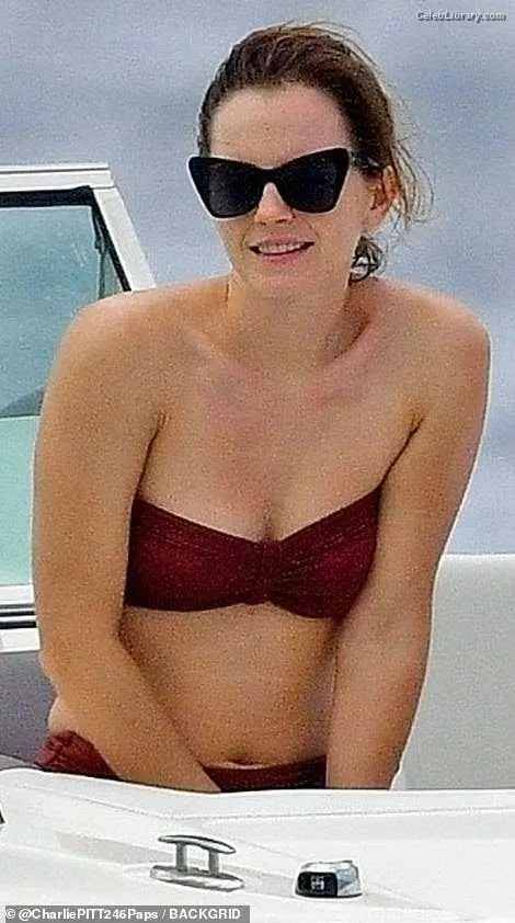 Emma Watson photo 11 of 1920