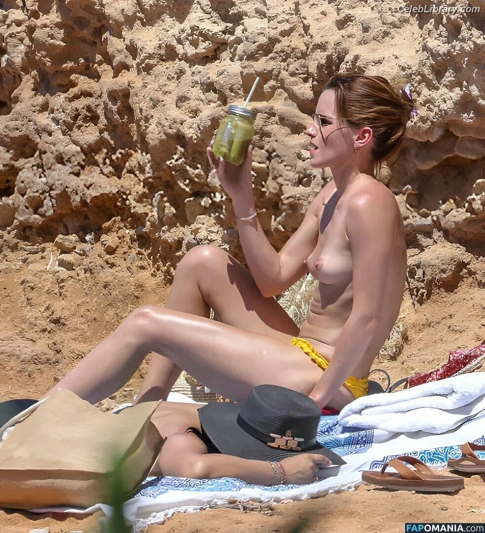 Emma Watson photo 2 of 1920