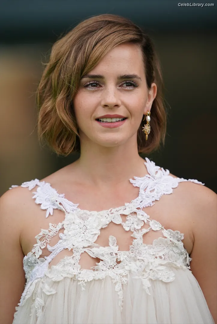 Emma Watson photo 3 of 1920
