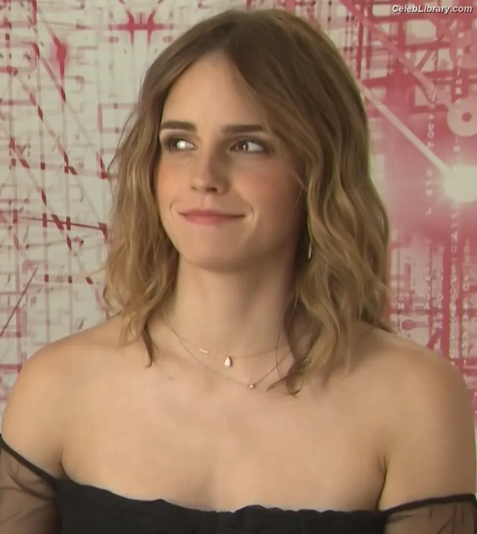 Emma Watson photo 10 of 1920