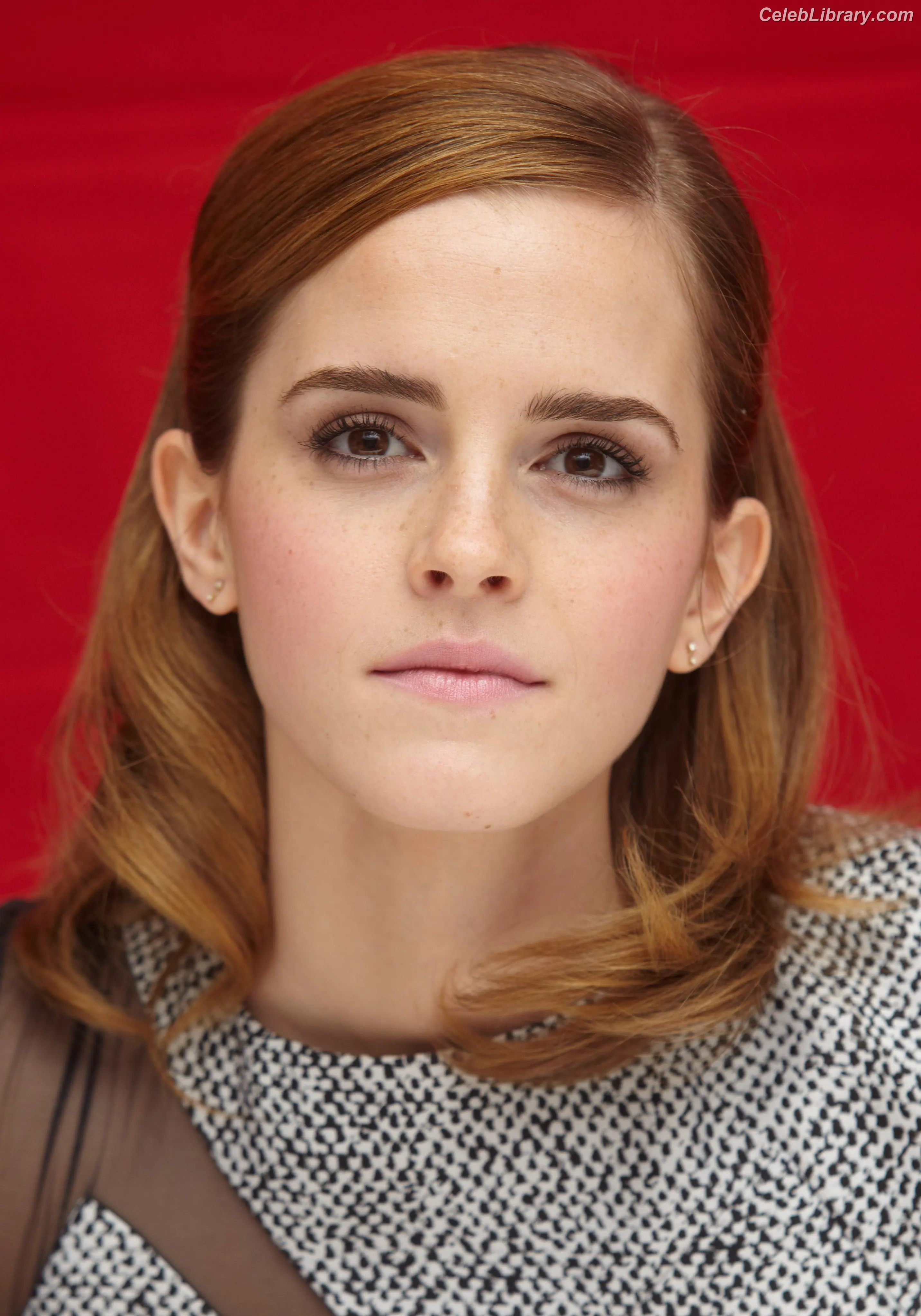 Emma Watson photo 10 of 1920
