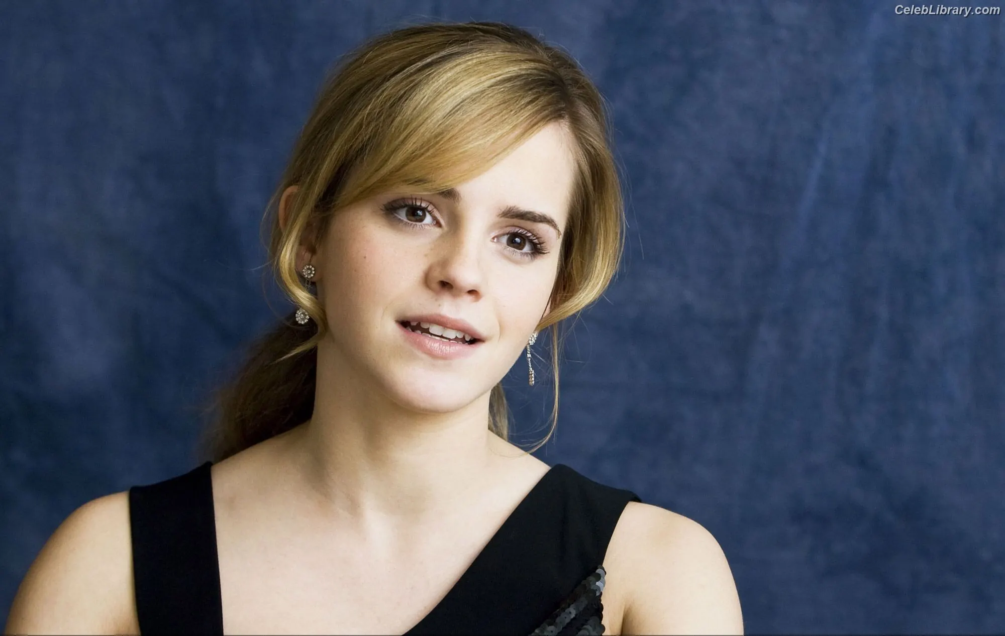 Emma Watson photo 3 of 1920