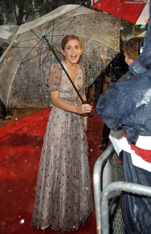 Emma Watson photo 11 of 1883