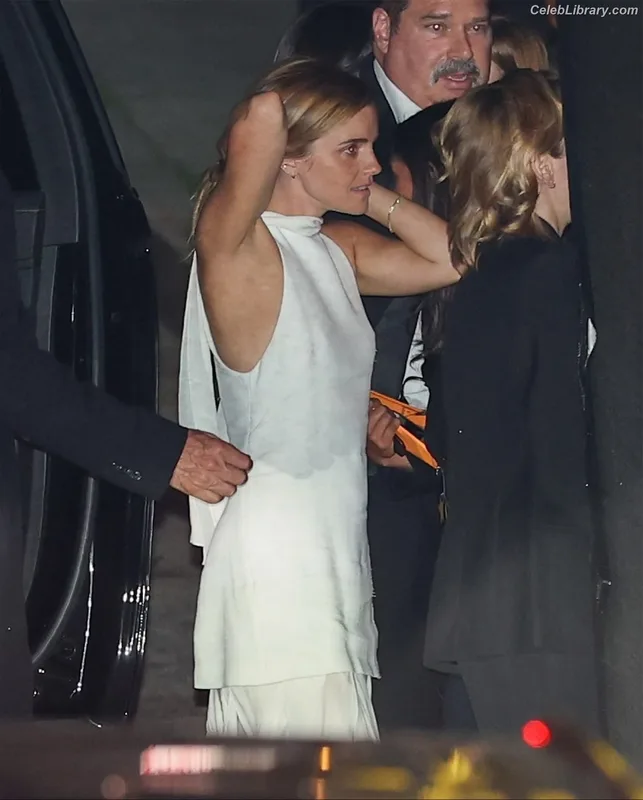 Emma Watson photo 20 of 1883