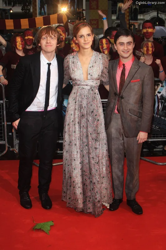 Emma Watson photo 4 of 1883