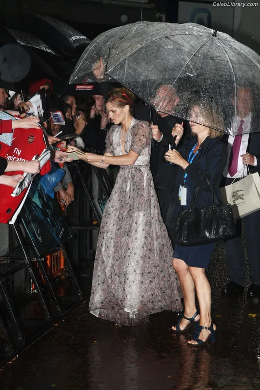 Emma Watson photo 8 of 1883
