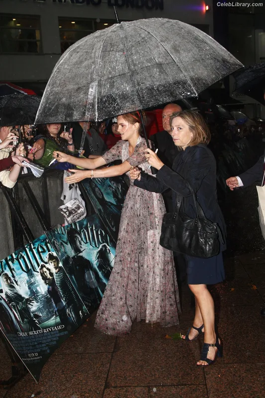 Emma Watson photo 11 of 1883