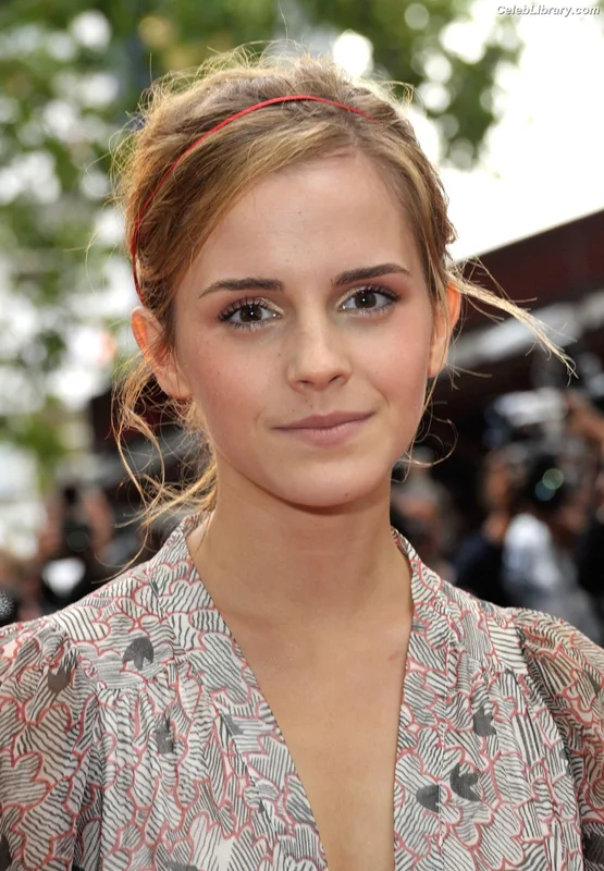 Emma Watson photo 23 of 1883