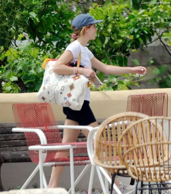 Emma Watson photo 10 of 1883