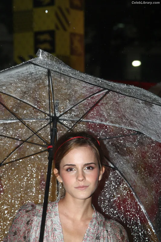 Emma Watson photo 24 of 1883