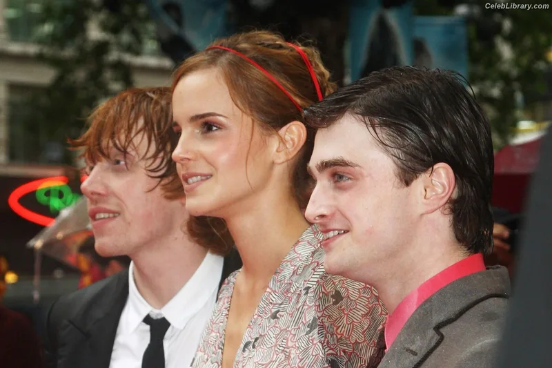 Emma Watson photo 3 of 1883