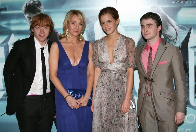 Emma Watson photo 20 of 1883
