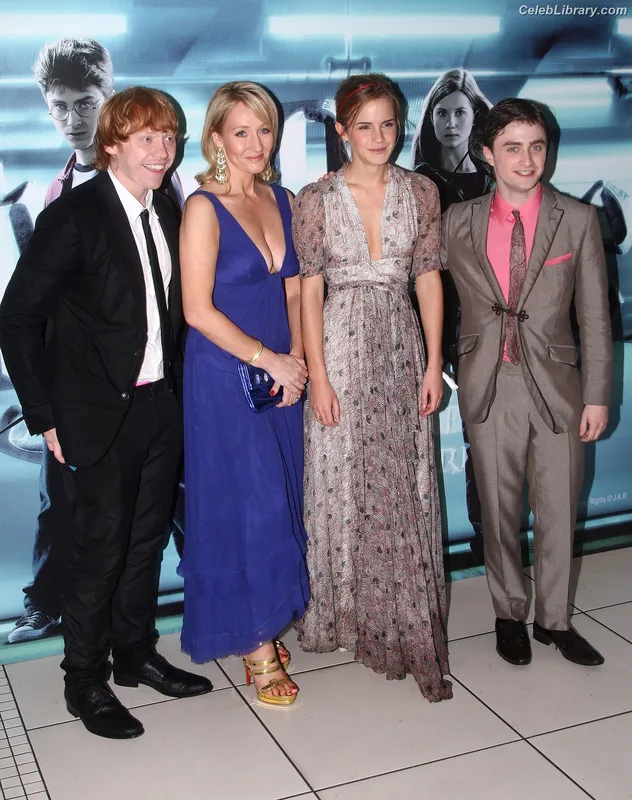 Emma Watson photo 11 of 1883
