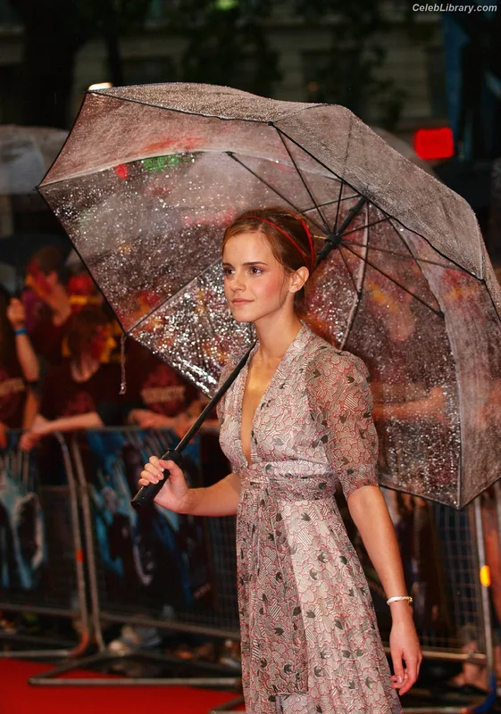 Emma Watson photo 21 of 1883