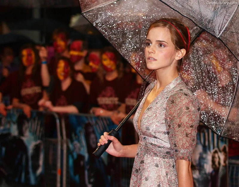 Emma Watson photo 22 of 1883