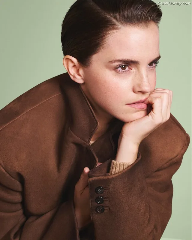 Emma Watson photo 4 of 1883