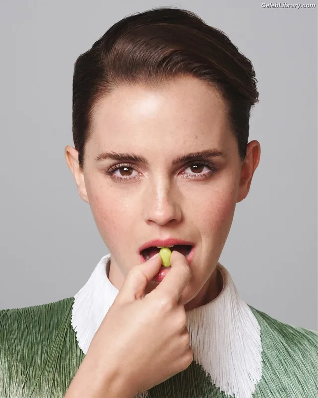 Emma Watson photo 5 of 1883