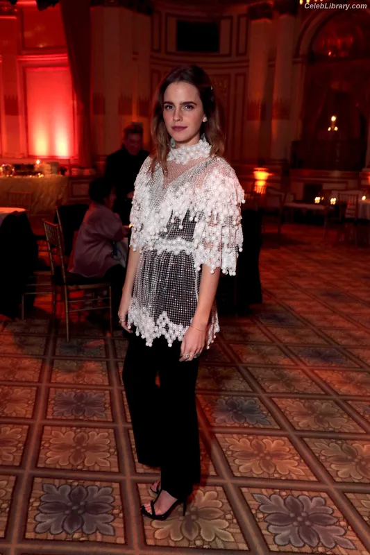 Emma Watson photo 21 of 1883