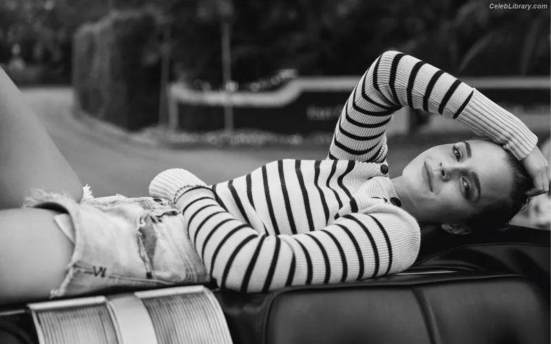 Emma Watson photo 22 of 1883