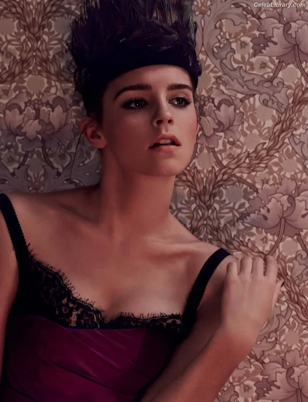 Emma Watson photo 2 of 1883