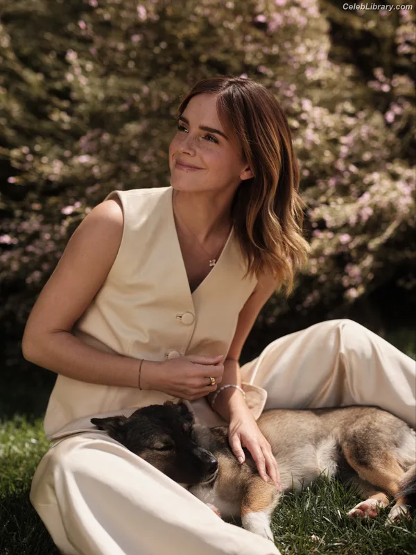 Emma Watson photo 22 of 1883