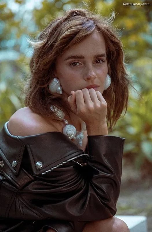 Emma Watson photo 24 of 1883