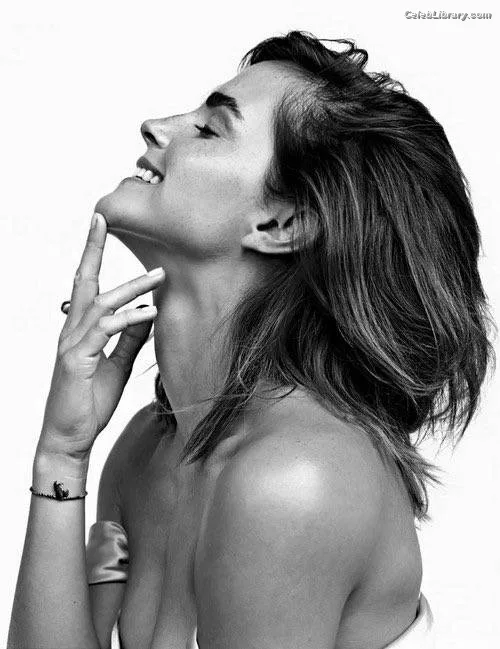 Emma Watson photo 1 of 1883