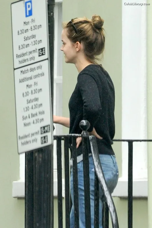 Emma Watson photo 3 of 1883