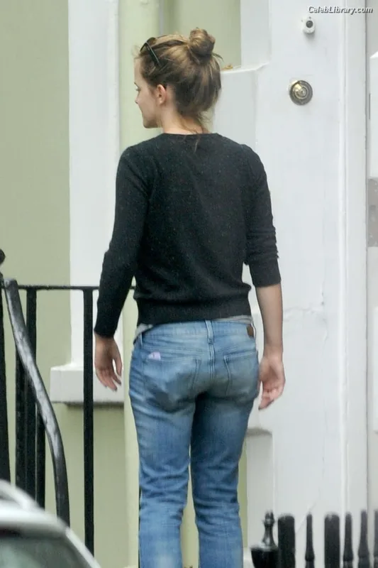 Emma Watson photo 6 of 1883