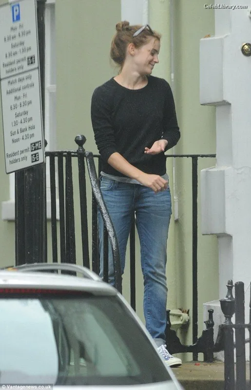 Emma Watson photo 7 of 1883