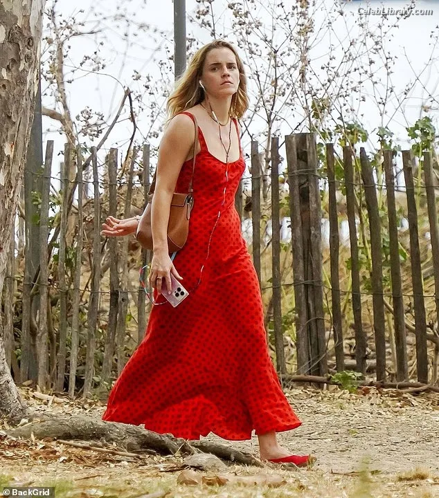 Emma Watson photo 16 of 1883