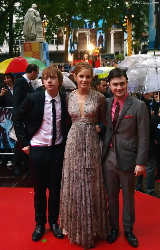 Emma Watson photo 23 of 1883